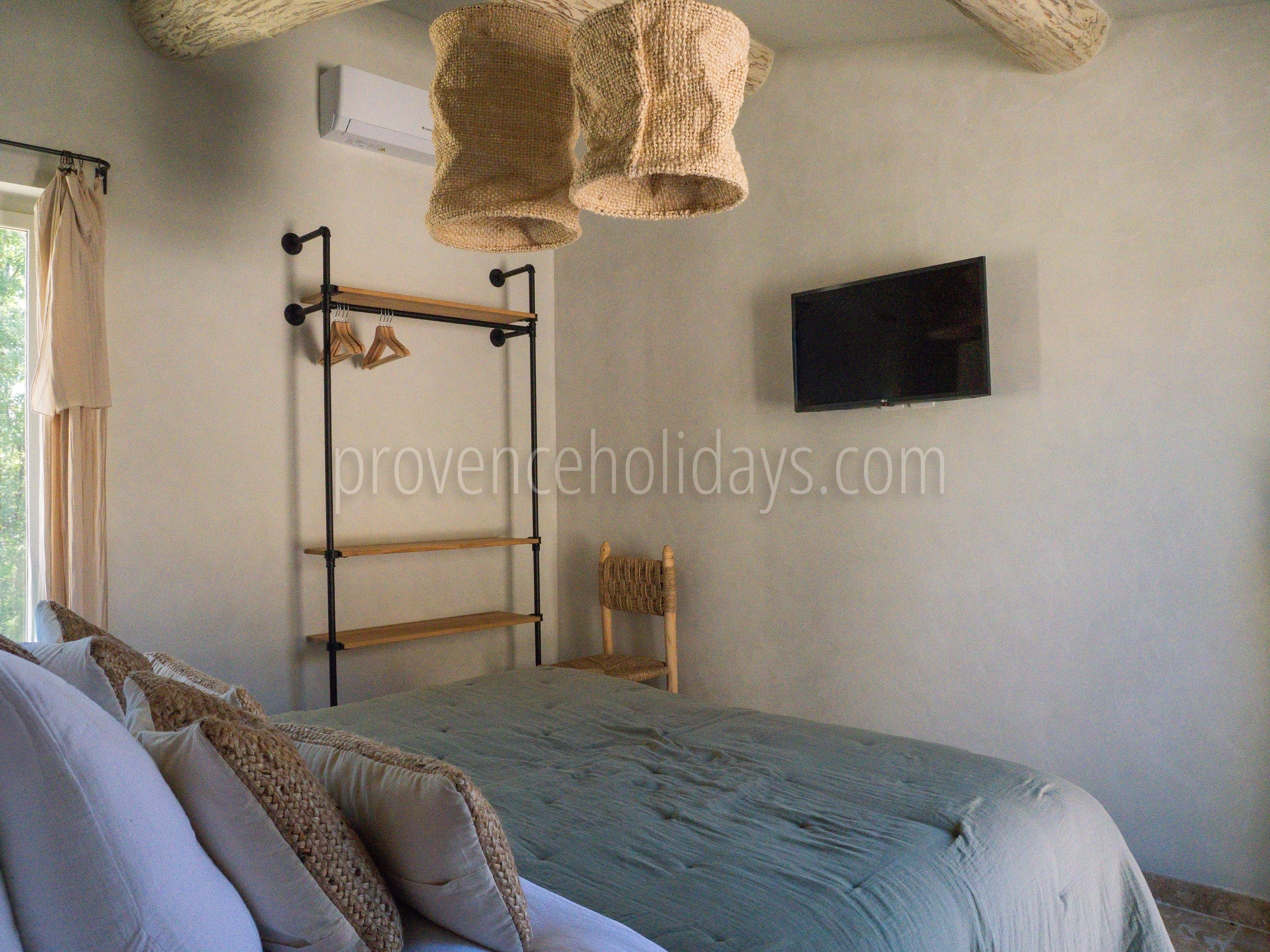 15 - Villa Serenité du Luberon: Villa: Bedroom
