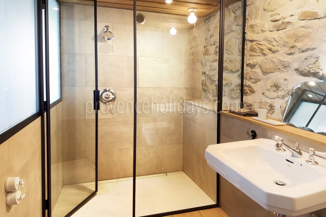 39 - Mas Villard: Villa: Bathroom