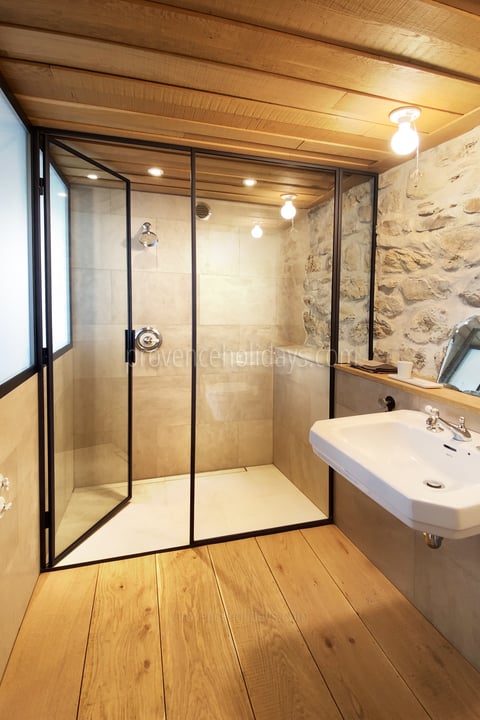 39 - Mas Villard: Villa: Bathroom