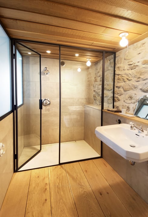 40 - Mas Villard: Villa: Bathroom