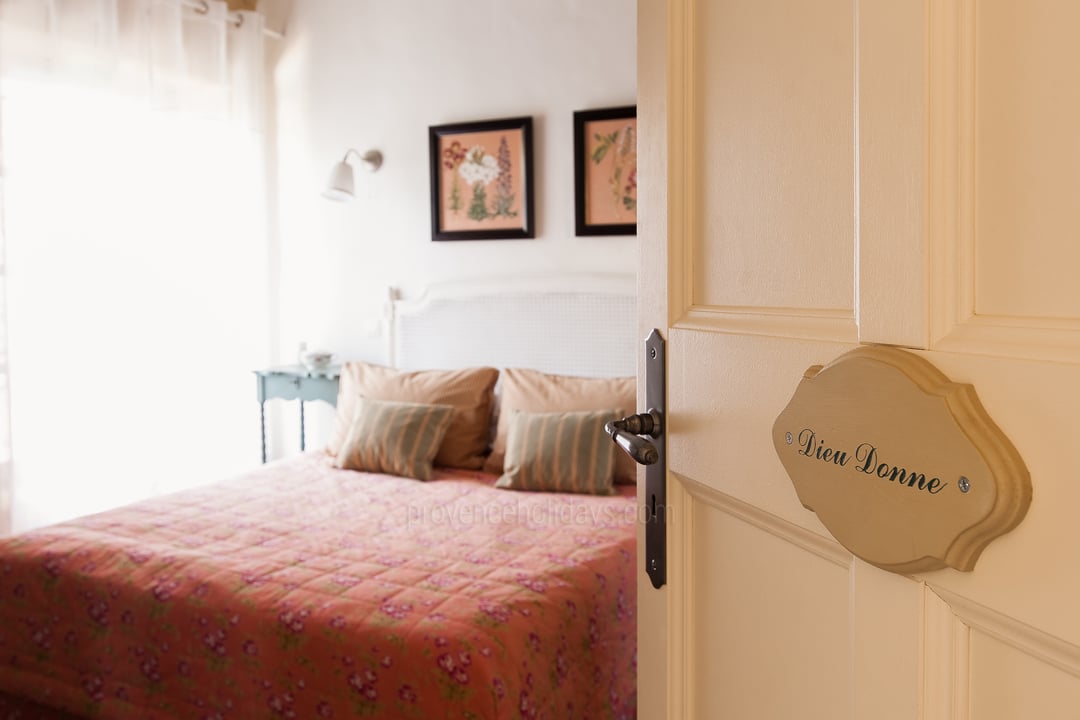 50 - Mas Pont-du-Gard: Villa: Bedroom