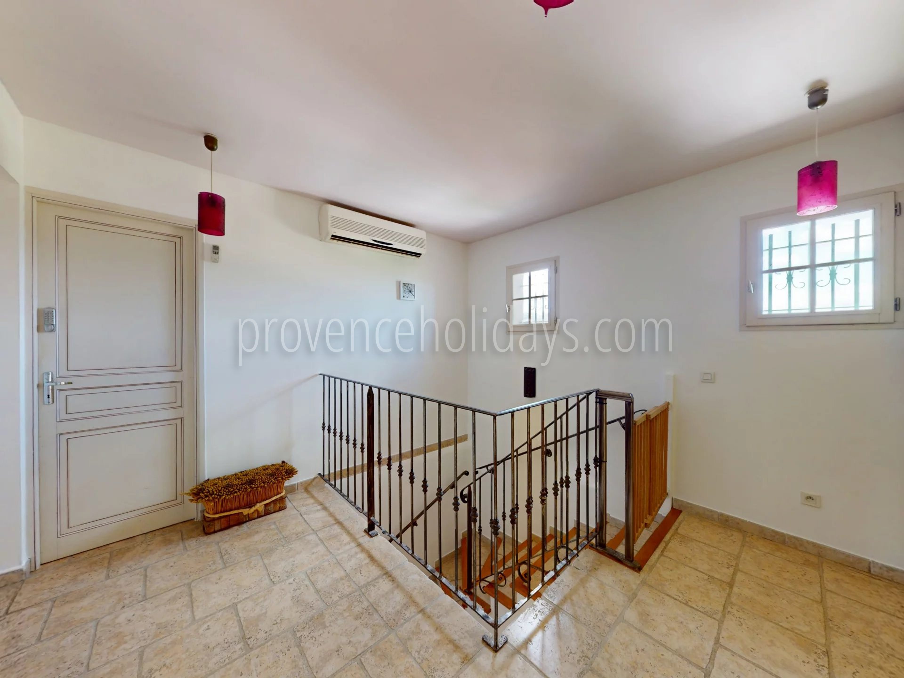 27 - Villa au cœur des vignes à Grimaud: Villa: Interior