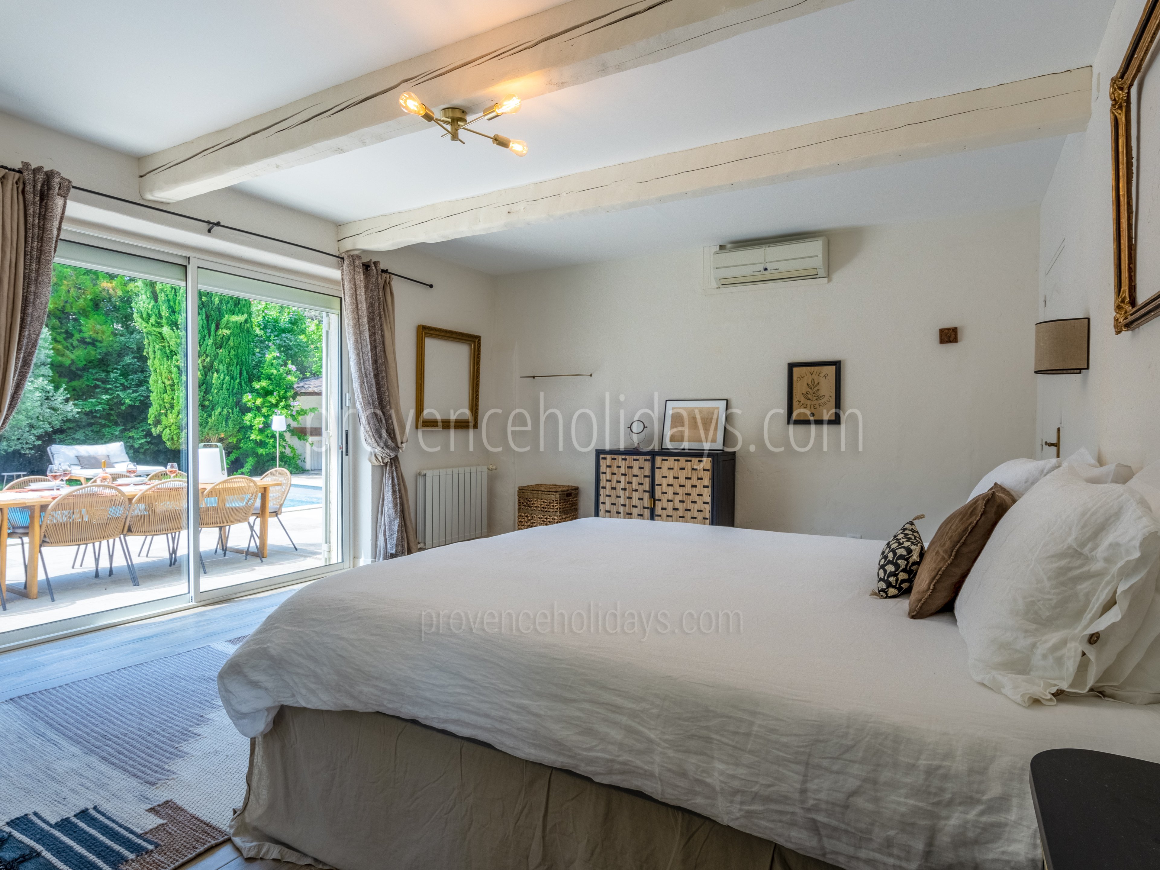 25 - Le Mas des Figues: Villa: Bedroom