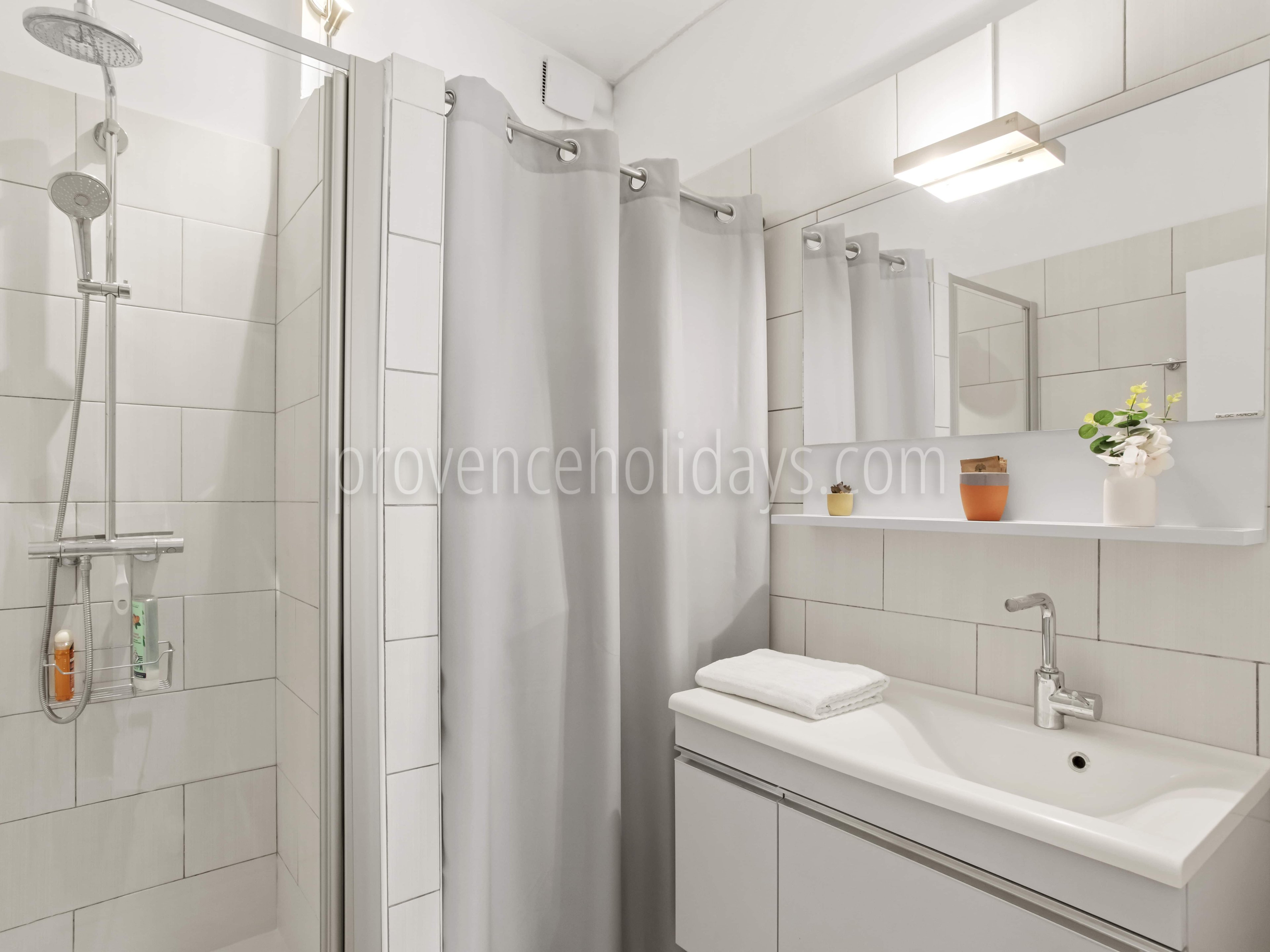 16 - Villa Glory: Villa: Bathroom