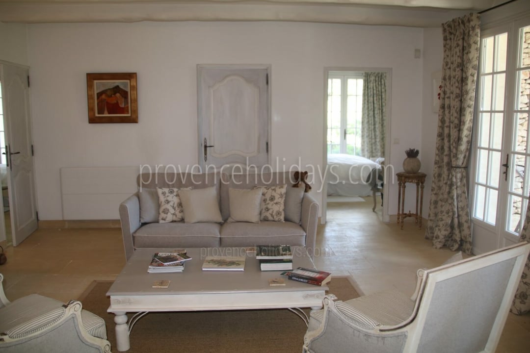 32 - Villa Lacoste: Villa: Interior