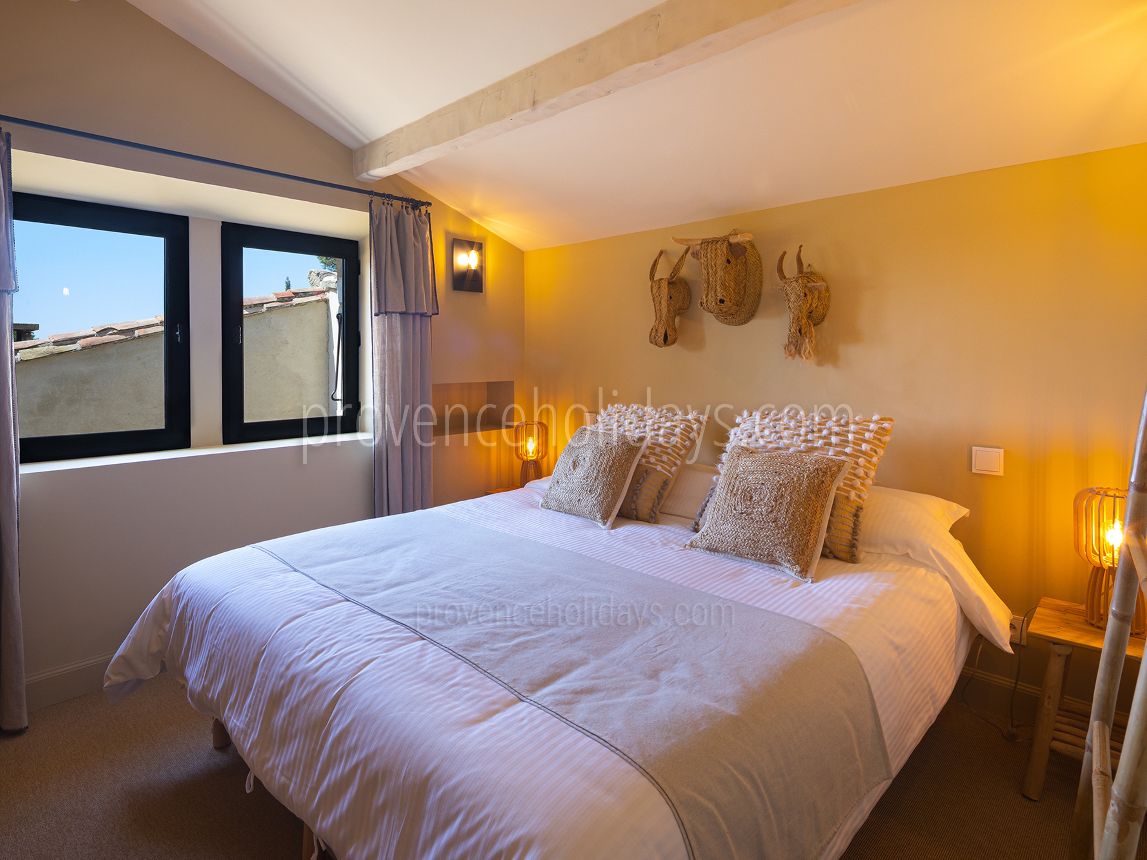 27 - Mas de Provence: Villa: Bedroom
