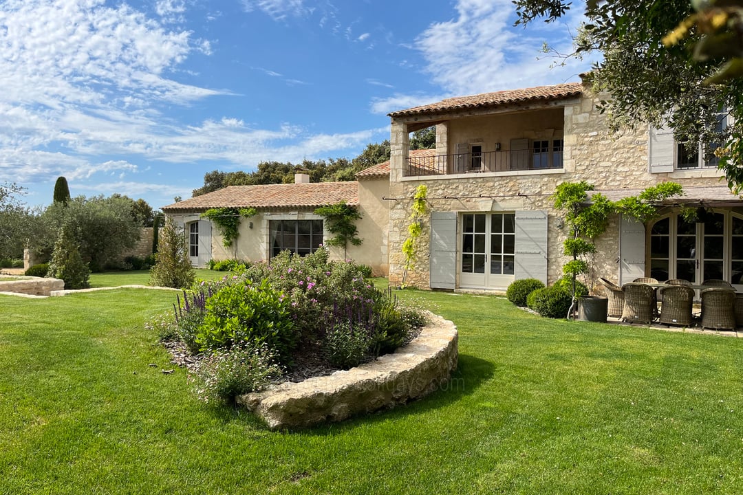 Charmantes Bauernhaus mit Swimmingpool in Eygalières