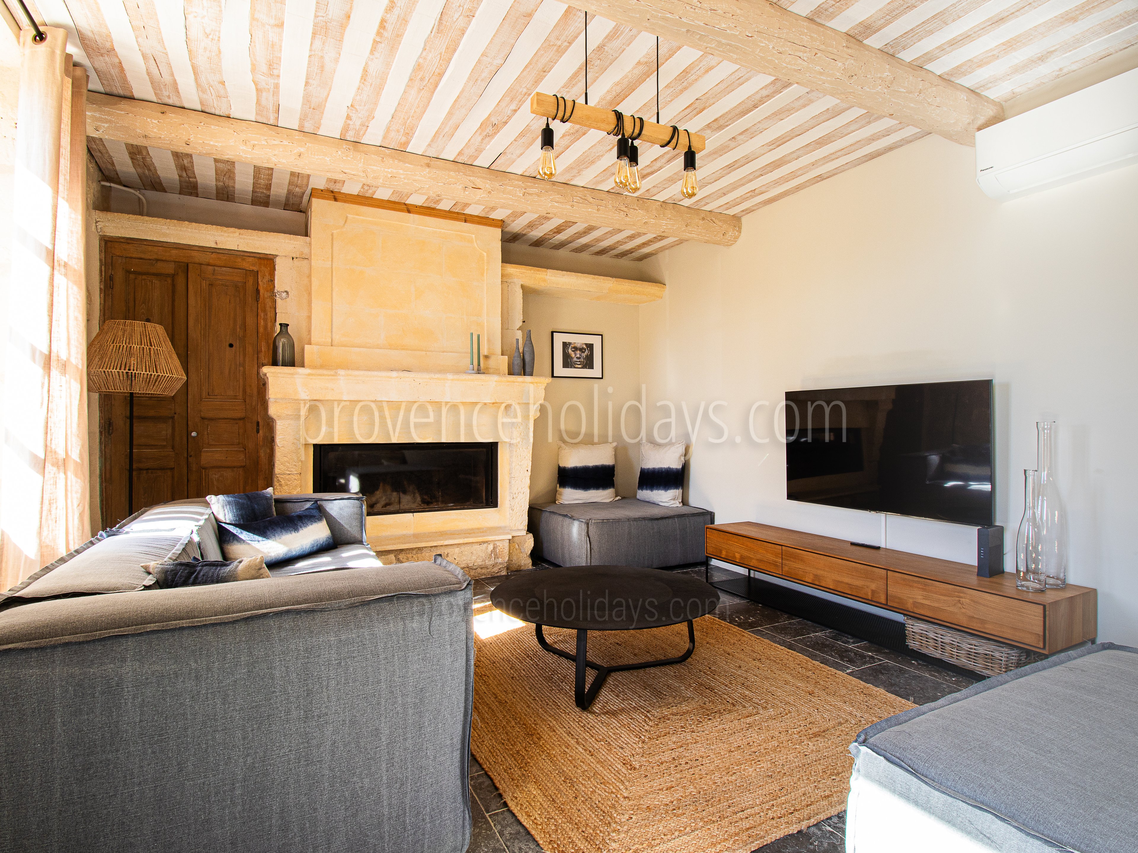 24 - Mazet de Fontvieille: Villa: Interior