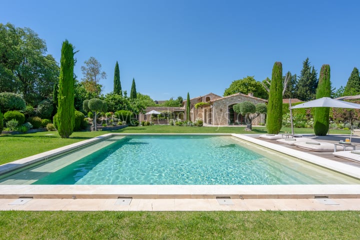 23 - Mas de la Calade: Villa: Pool