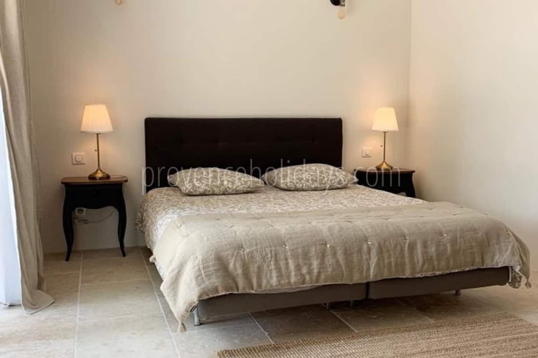 4 - Mas Cyprinidé: Villa: Bedroom