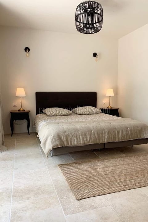 4 - Mas Cyprinidé: Villa: Bedroom