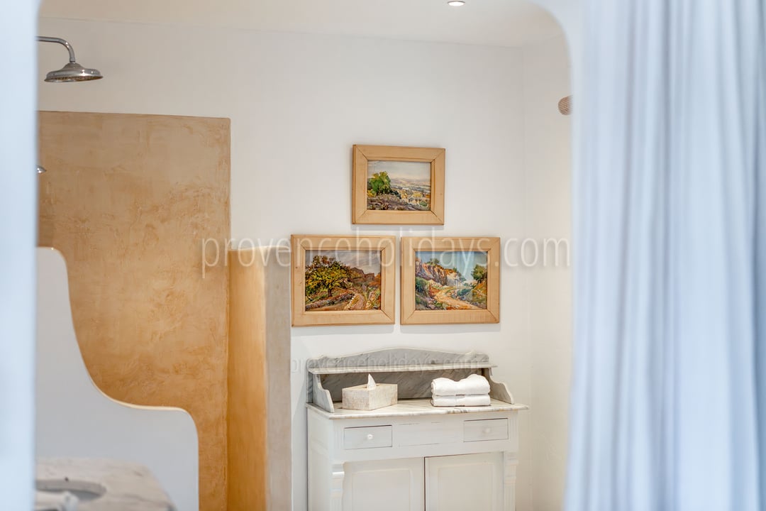 37 - Villa Provençale des Orangers: Villa: Bathroom
