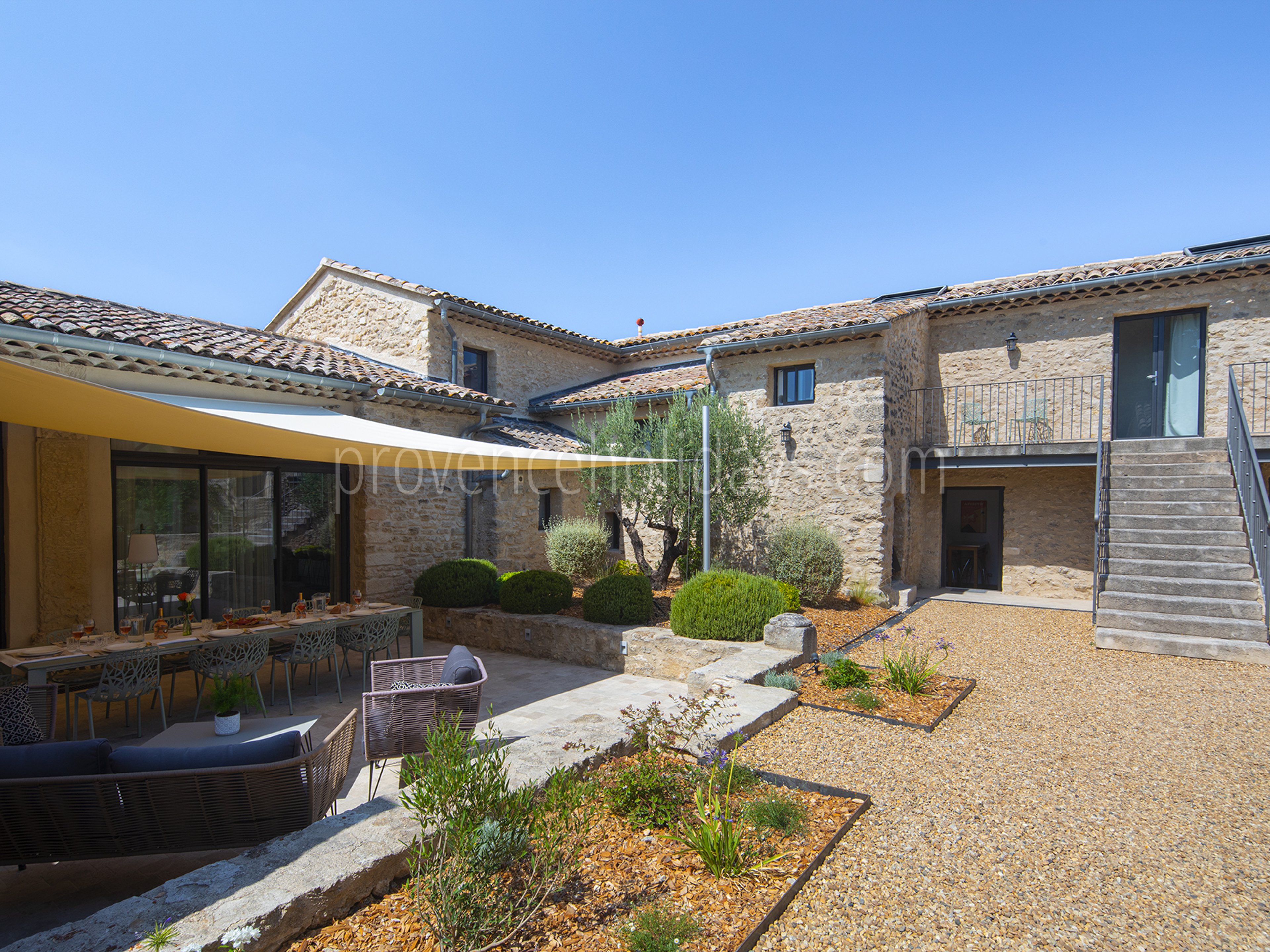27 - Mas de la Lône: Villa: Exterior