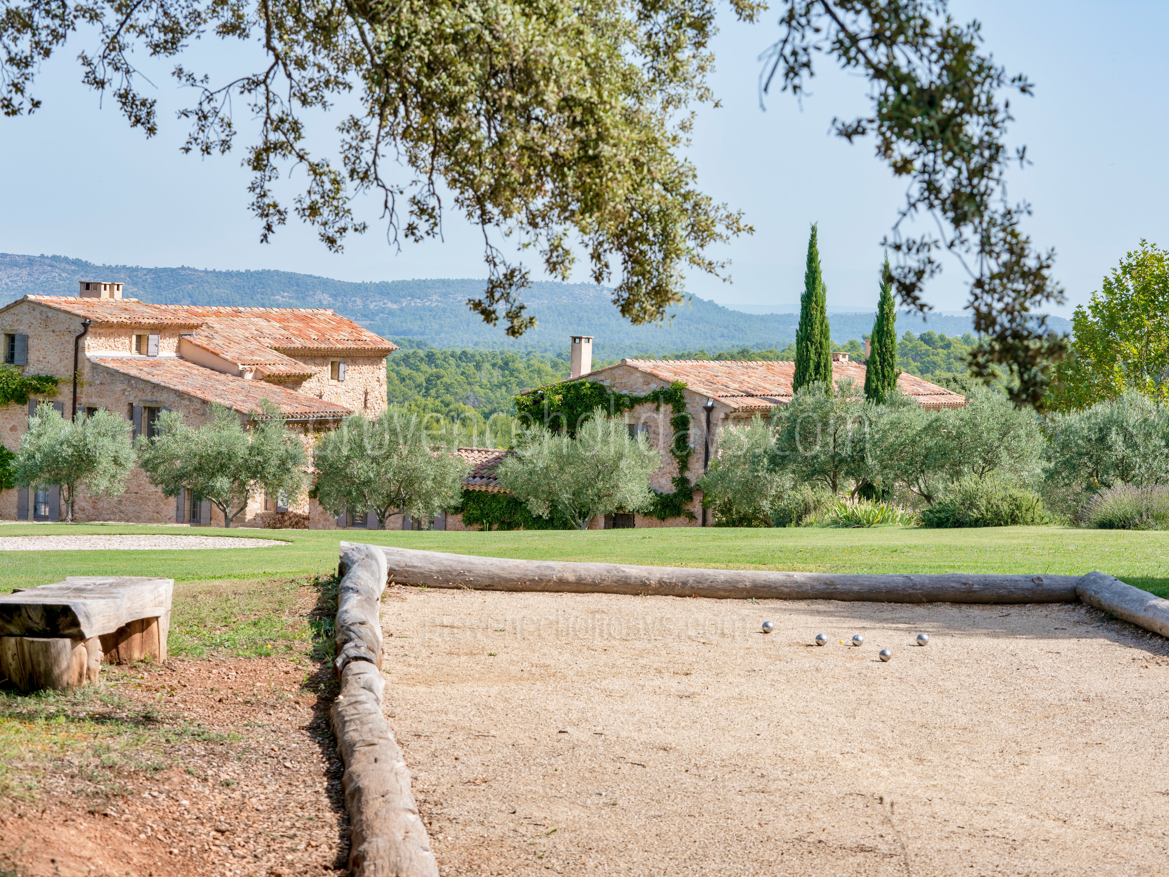 22 - Domaine de la Sainte Victoire: Villa: Exterior