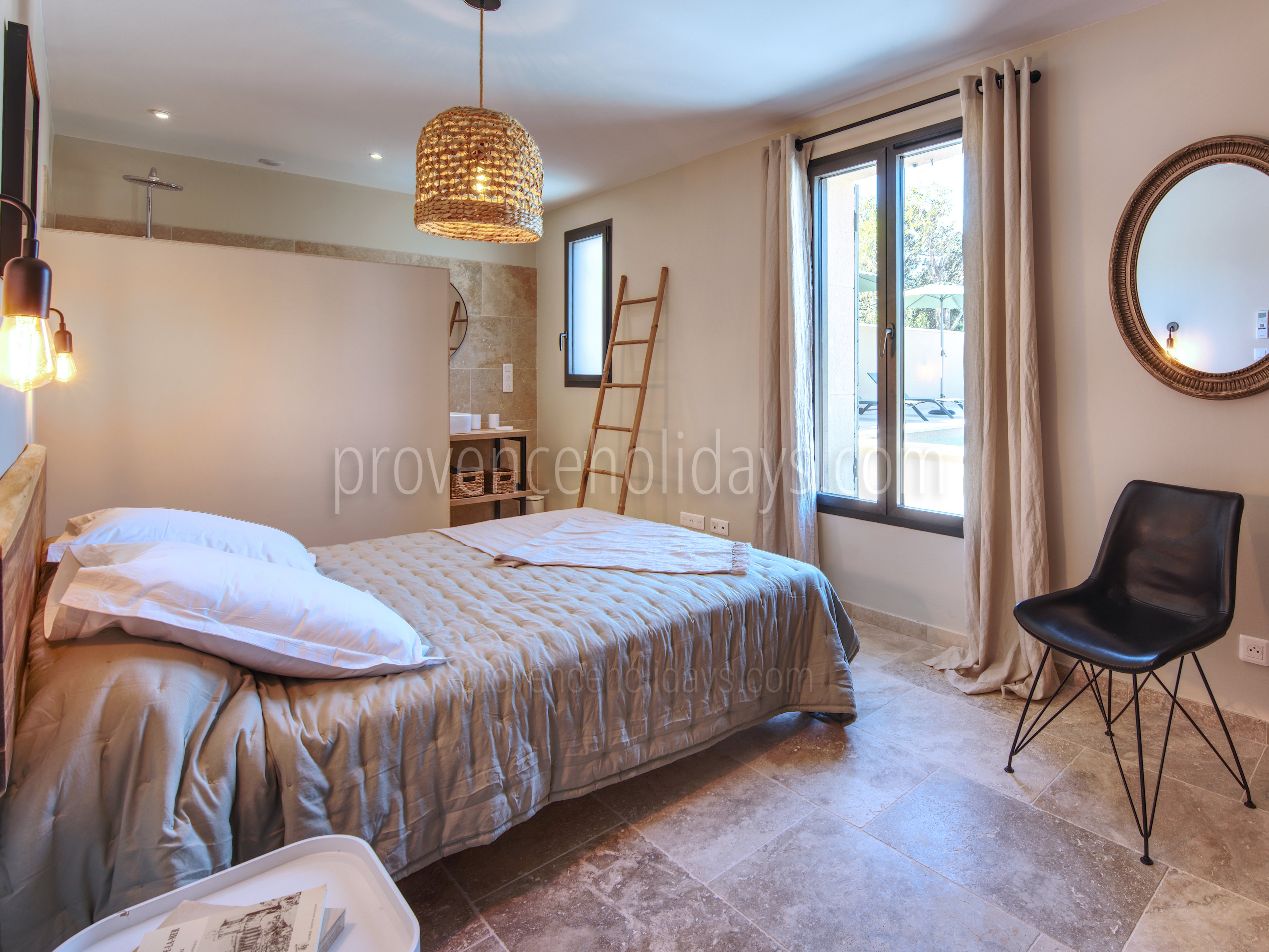 10 - Mazet de Fontvieille: Villa: Bedroom