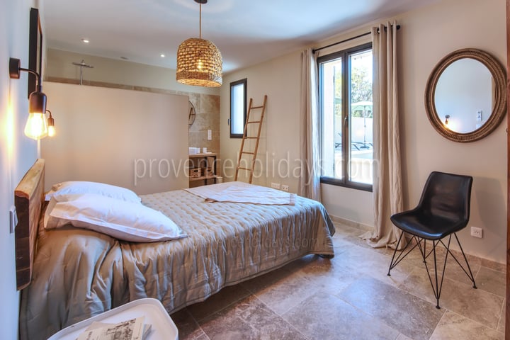 10 - Mazet de Fontvieille: Villa: Bedroom