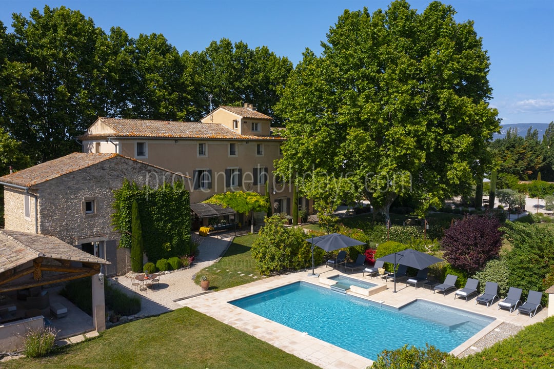 Charmante Provençaalse bastide met jacuzzi in de Luberon
