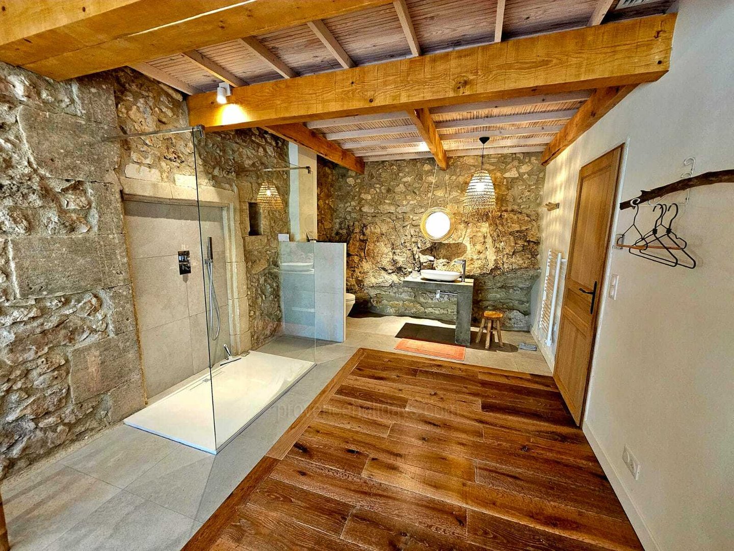 14 - Mas des Roches: Villa: Bathroom
