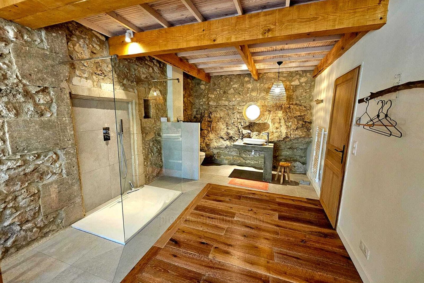 14 - Mas des Roches: Villa: Bathroom