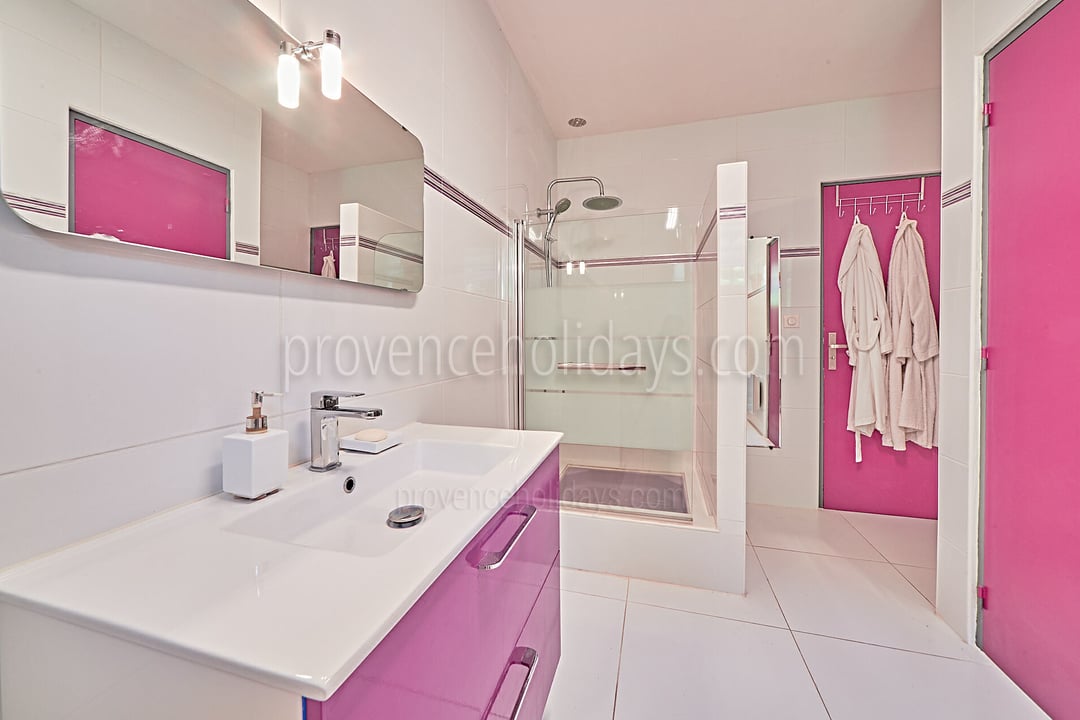 17 - Villa Chiara: Villa: Bathroom