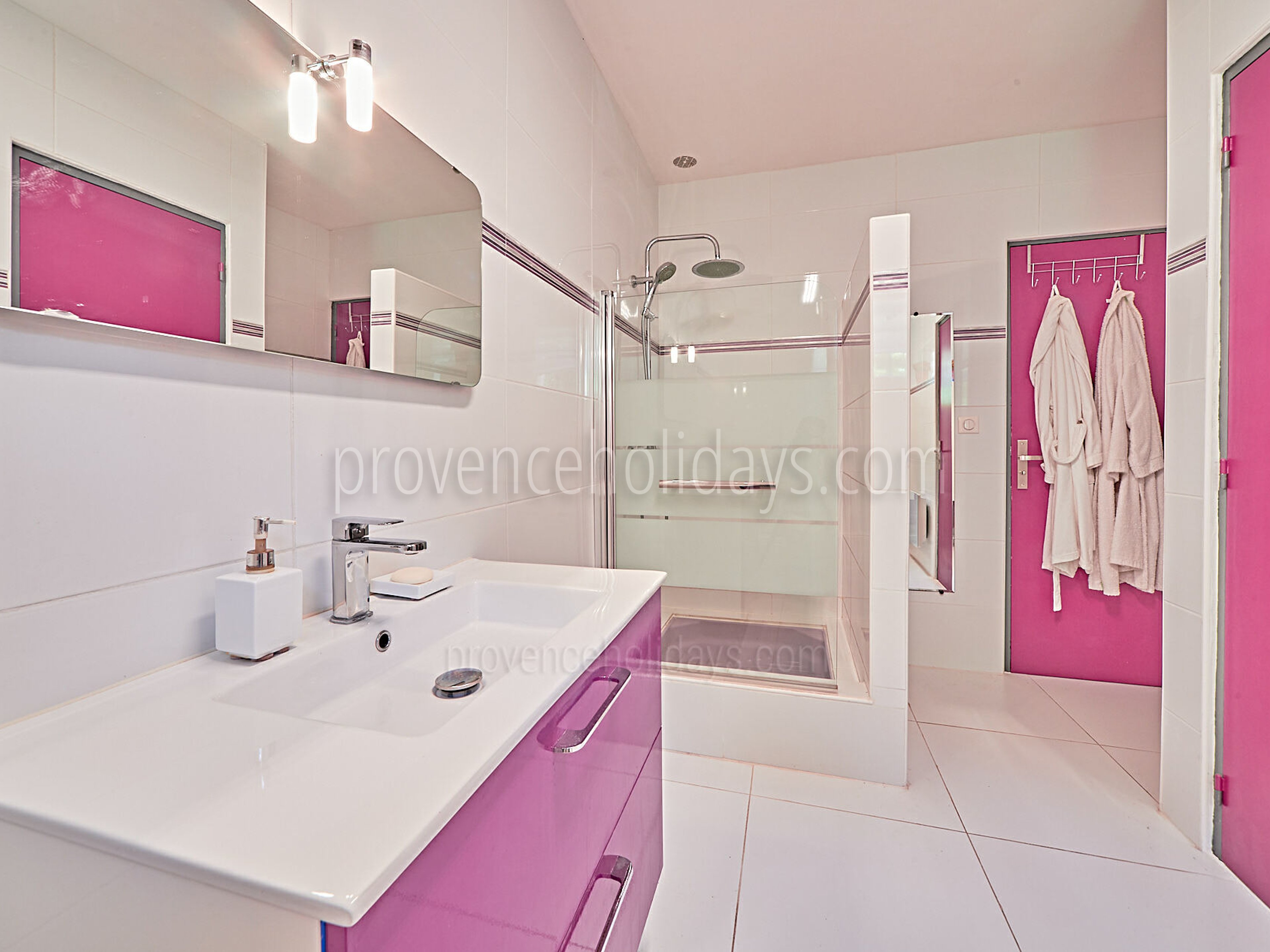 17 - Villa Chiara: Villa: Bathroom