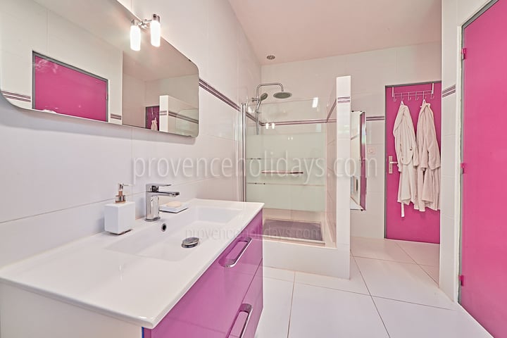 17 - Villa Chiara: Villa: Bathroom