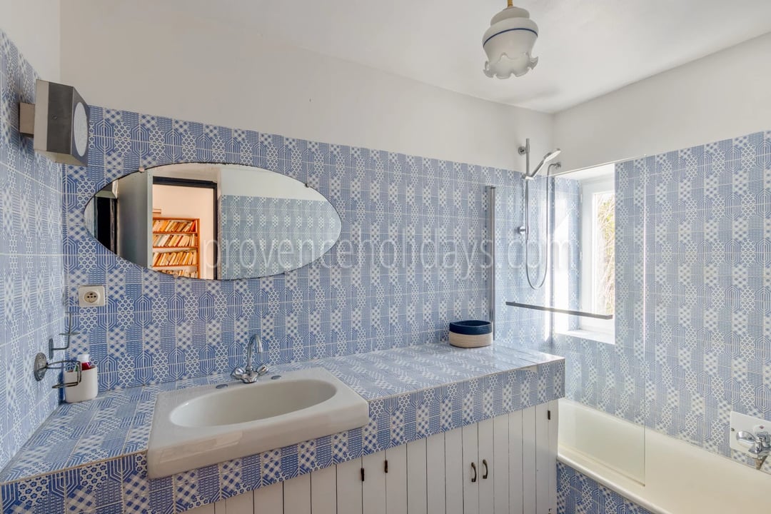 29 - Te renoveren villa in Rayol-Canadel-sur-Mer: Villa: Bathroom