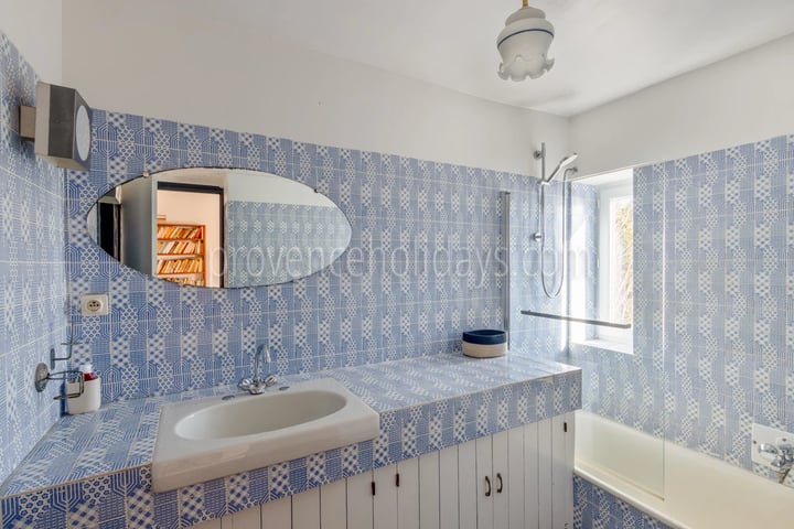 29 - Te renoveren villa in Rayol-Canadel-sur-Mer: Villa: Bathroom