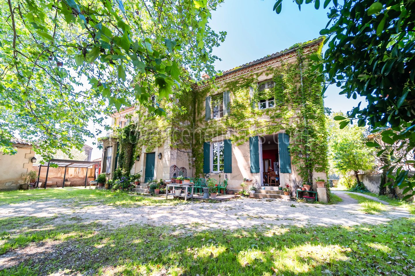 8 - Bourgeois residence in L\'Isle-sur-la-Sorgue: Villa: Exterior