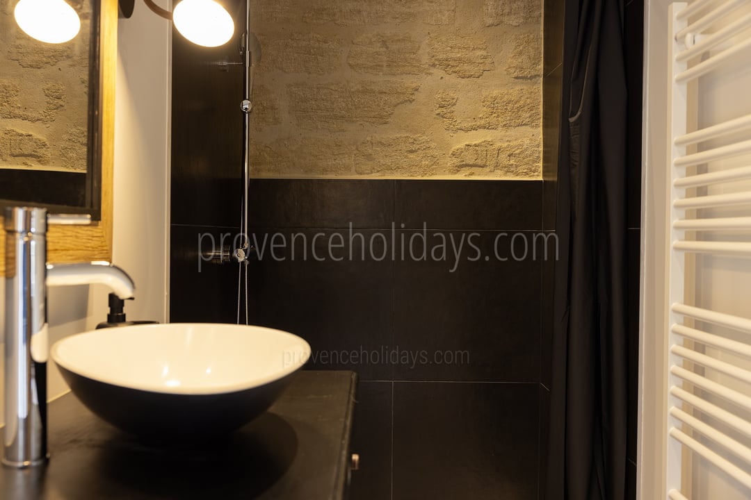 54 - La Bâtisse d\'Uzès: Villa: Bathroom