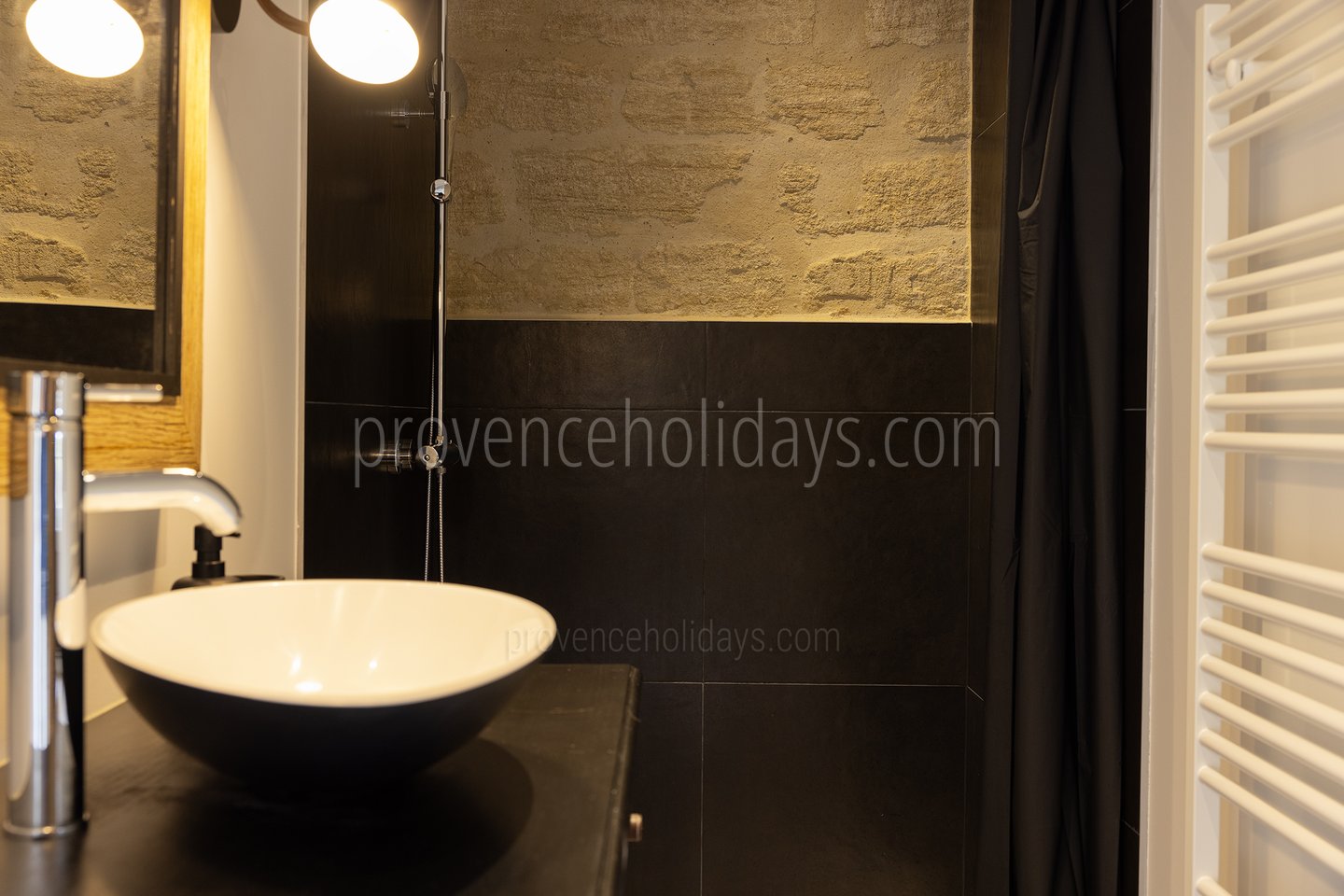 54 - La Bâtisse d\'Uzès: Villa: Bathroom