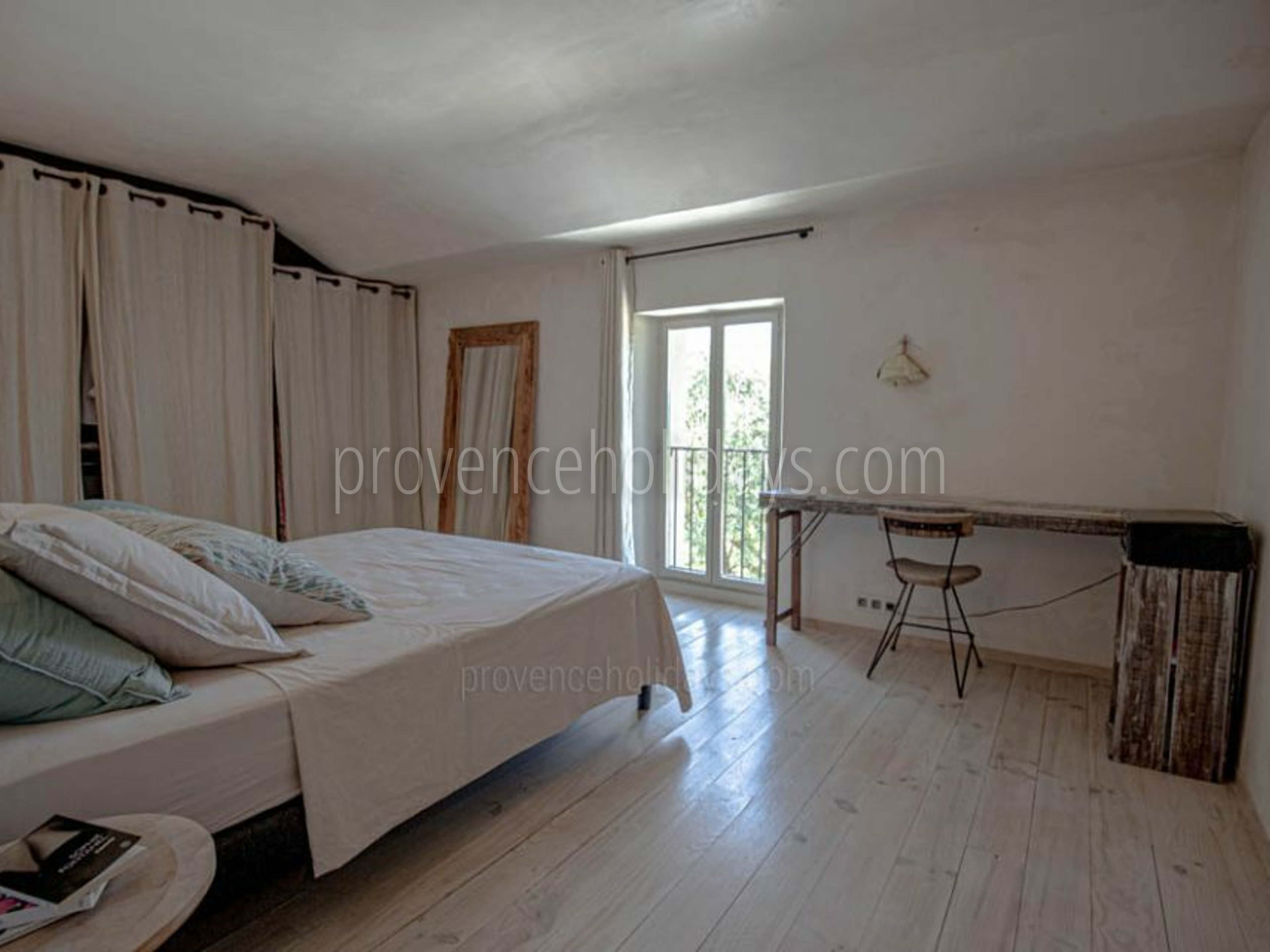 36 - Villa Beaumes: Villa: Interior