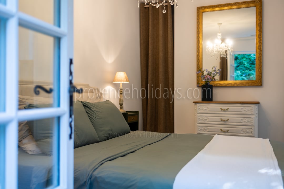 35 - Le Mas de la Garde: Villa: Bedroom