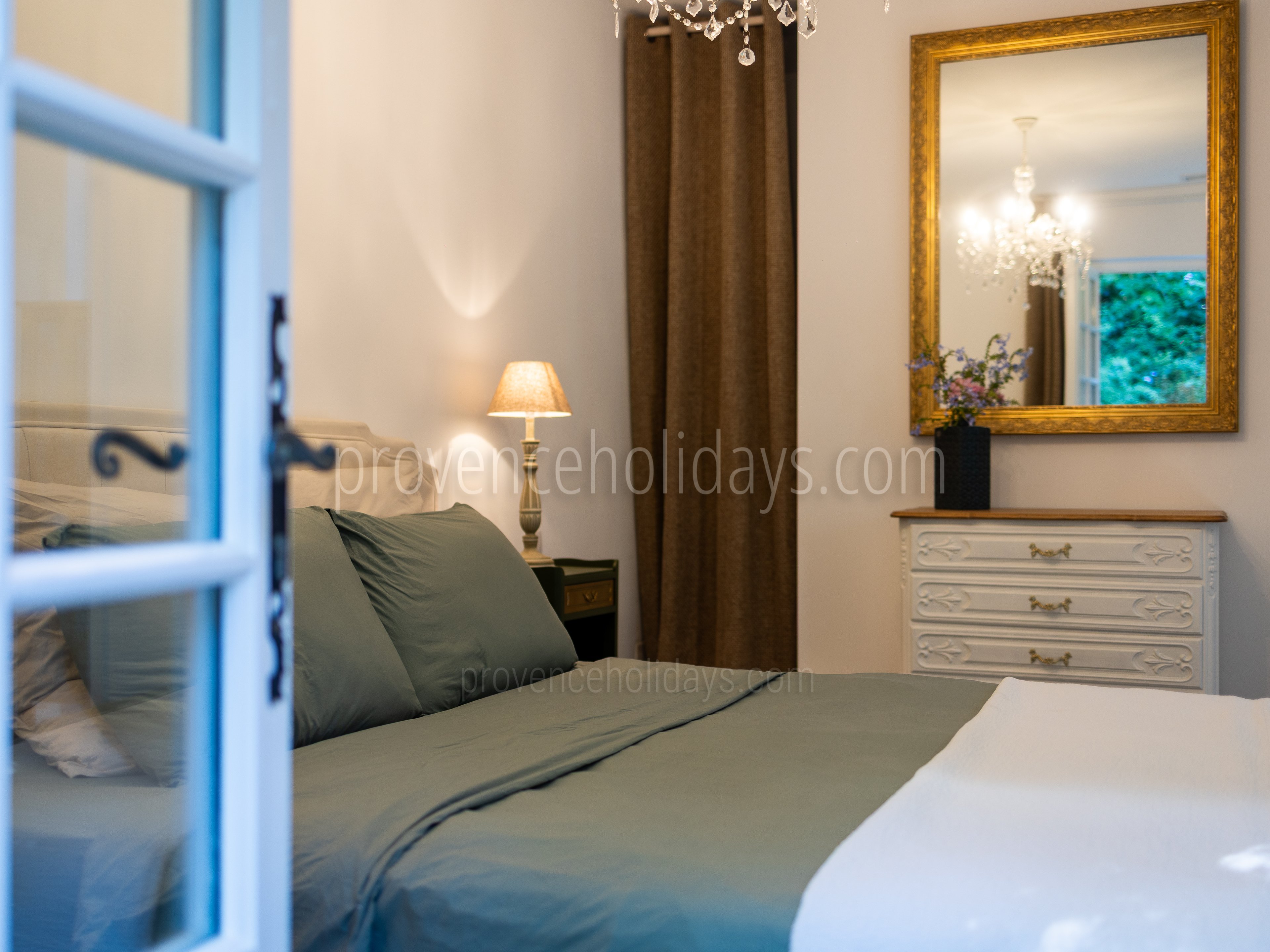 35 - Le Mas de la Garde: Villa: Bedroom