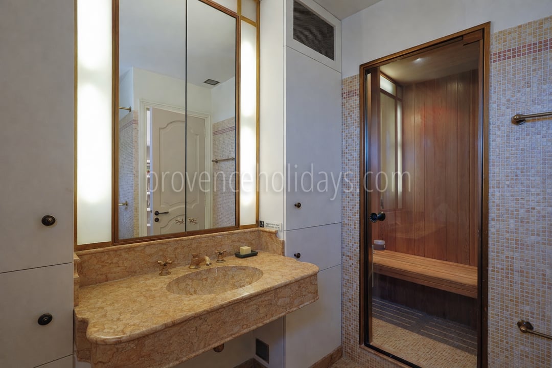 25 - Domaine de la Tour: Villa: Bathroom