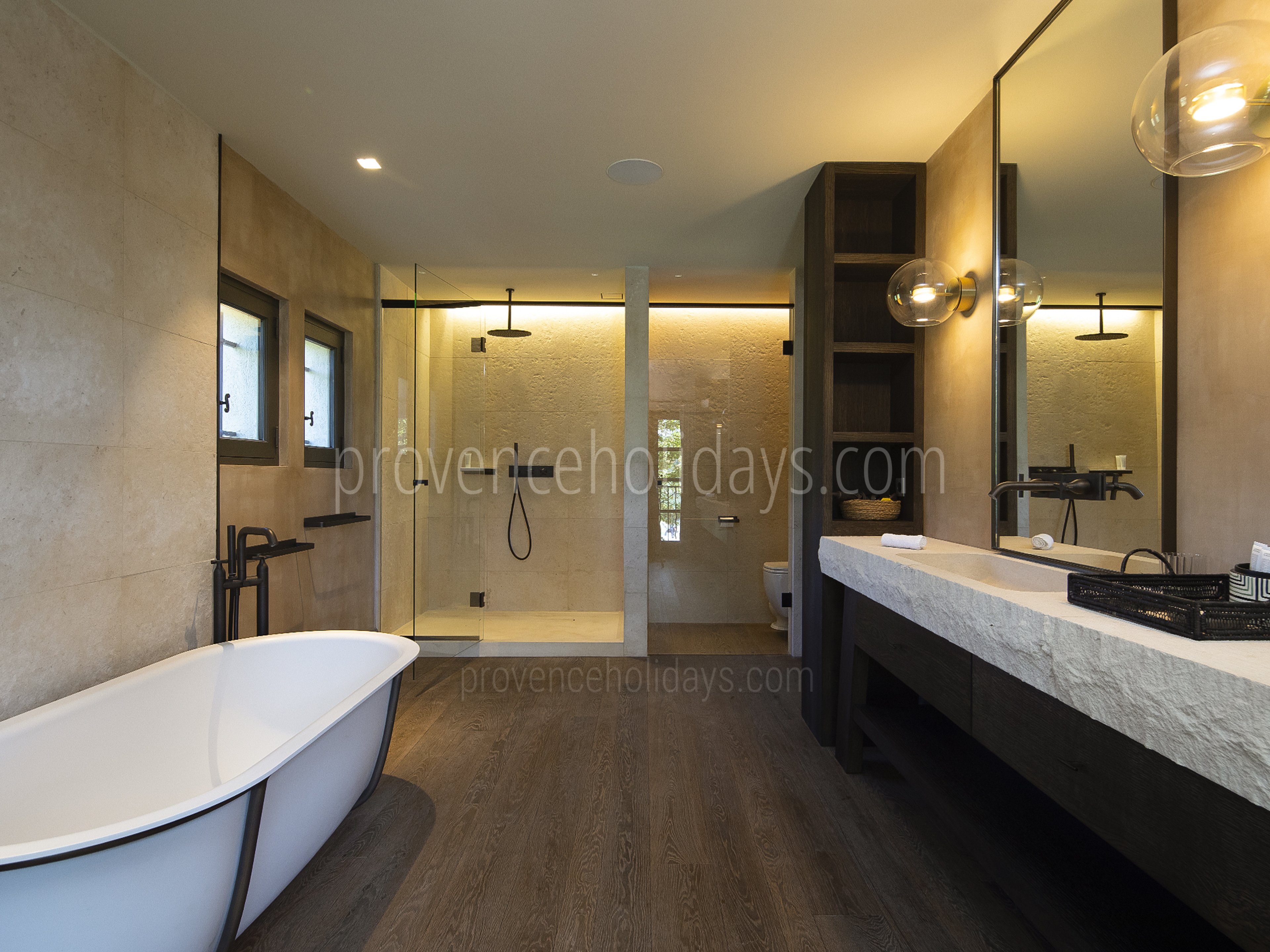 25 - Mas du Paradis: Villa: Bathroom