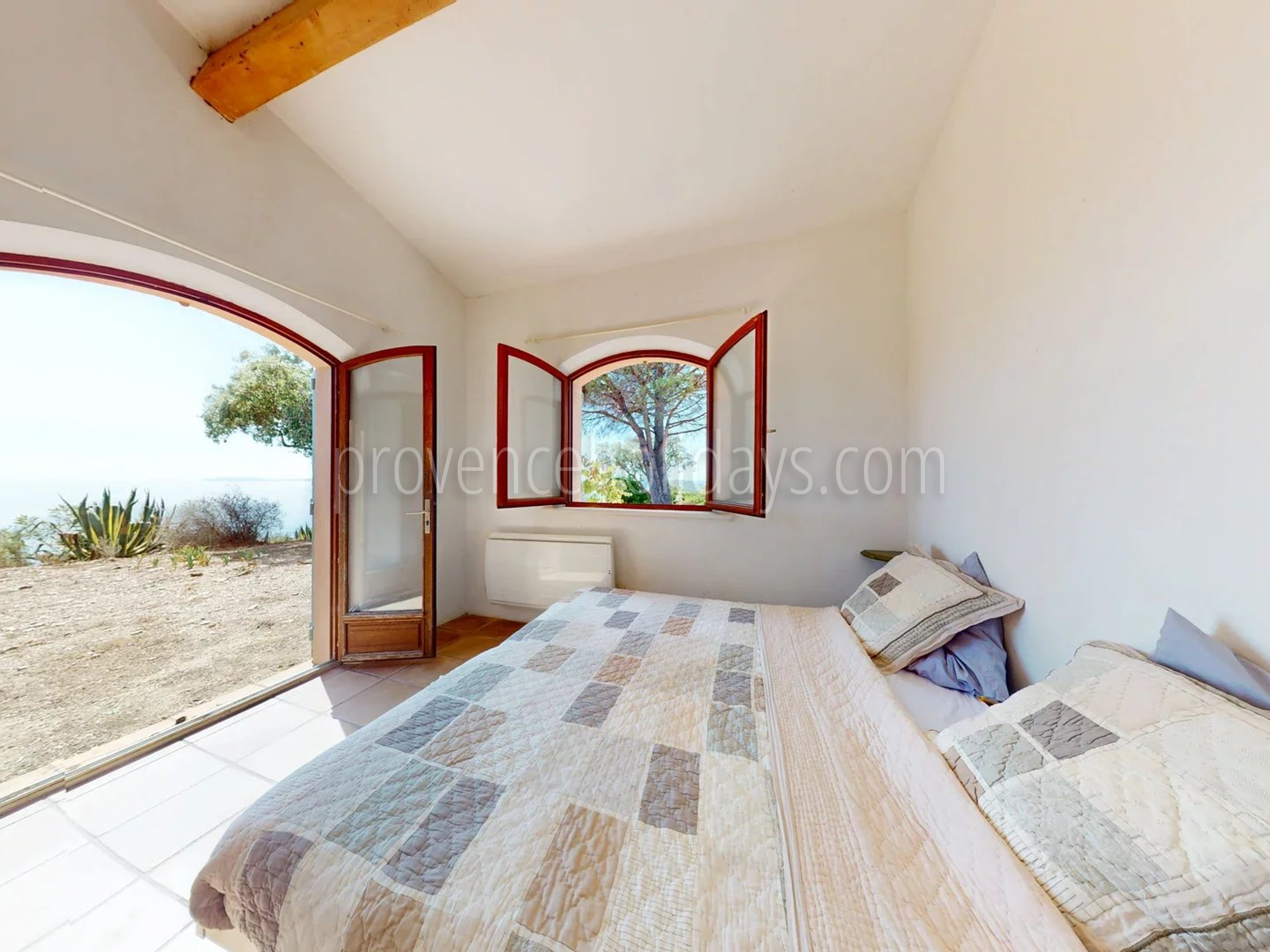 13 - Te renoveren villa in Rayol-Canadel-sur-Mer: Villa: Bedroom