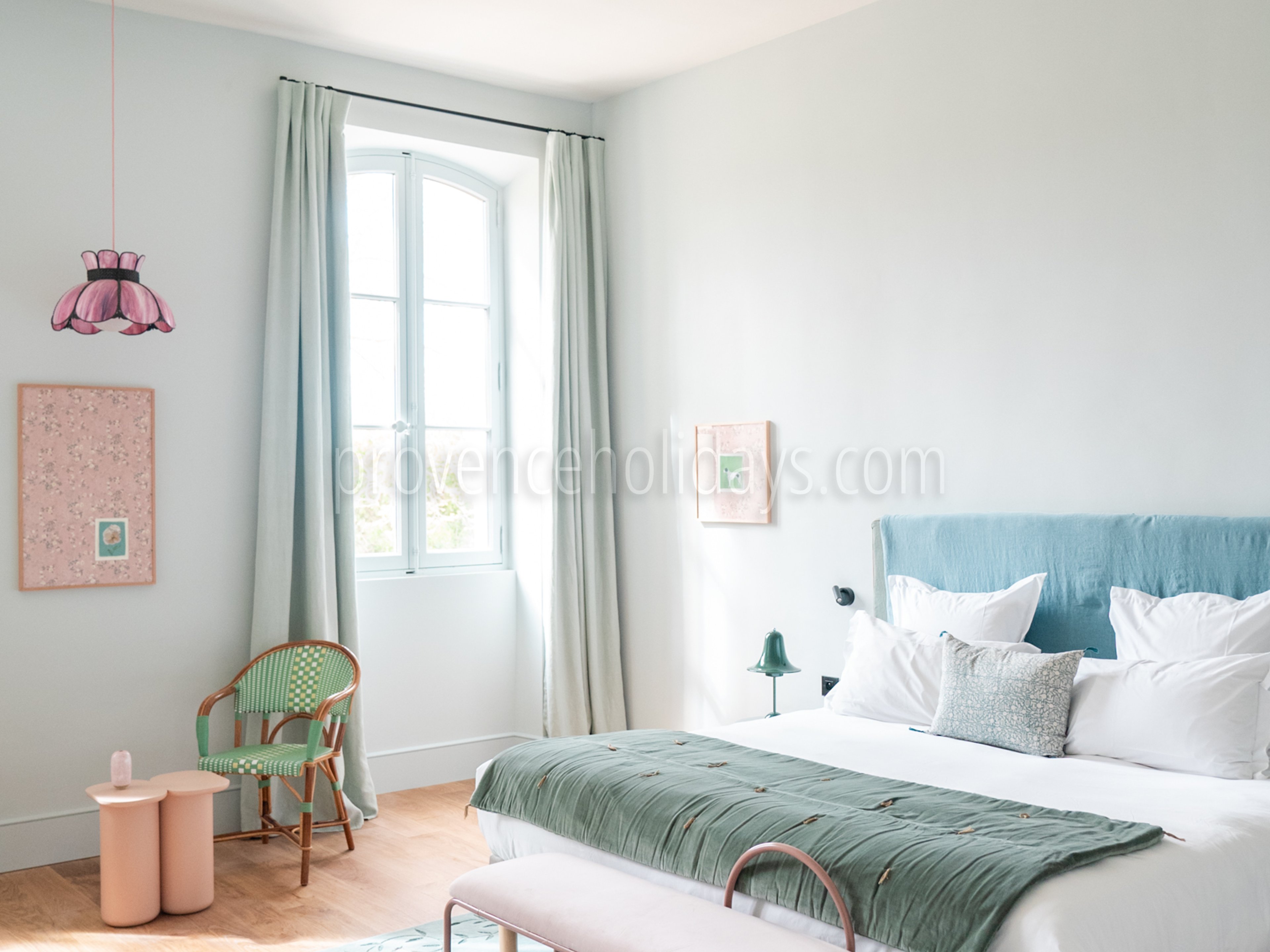 20 - Bastide des Alpilles: Villa: Bedroom