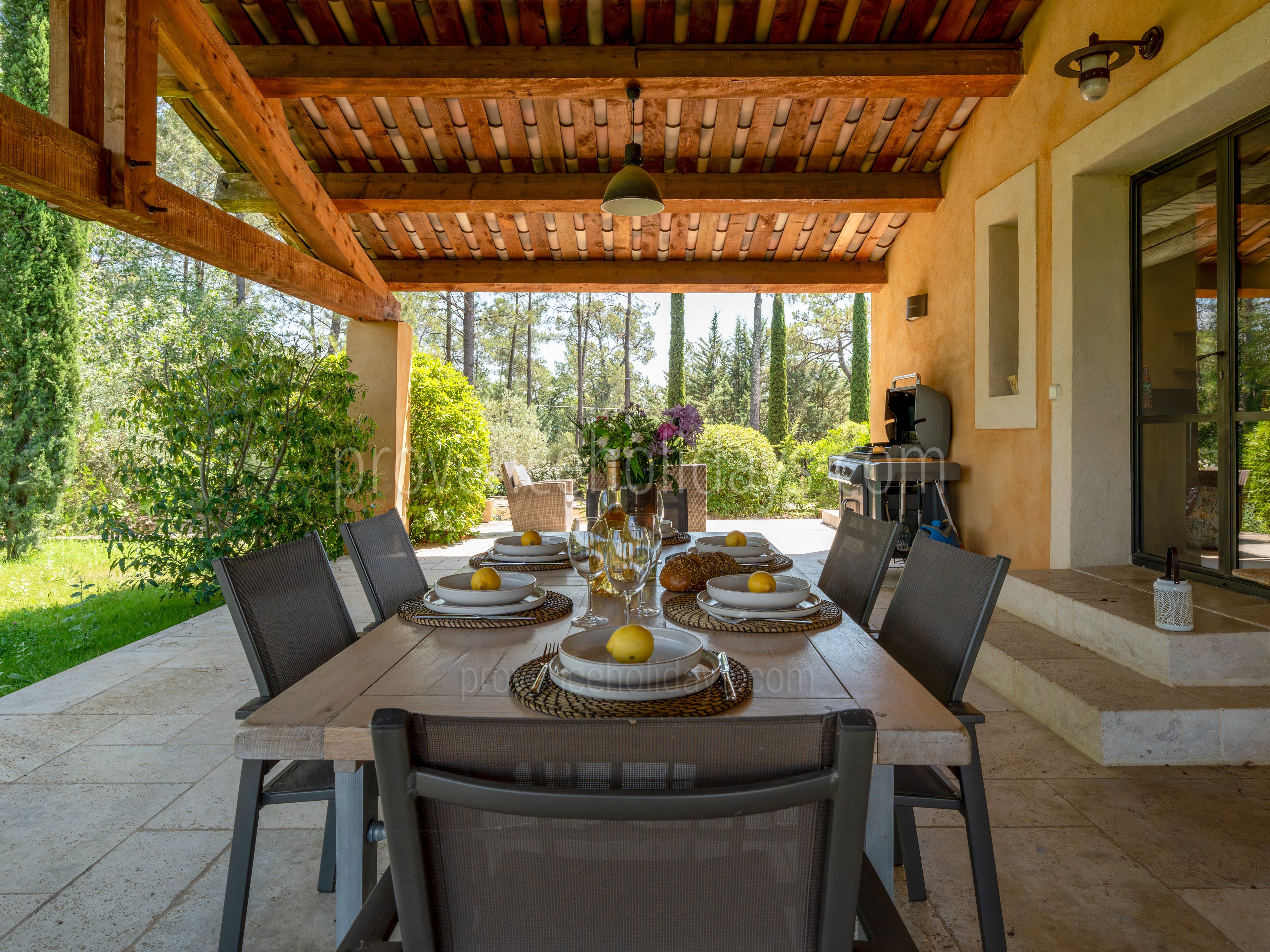 37 - La Maison des Ocres: Villa: Exterior