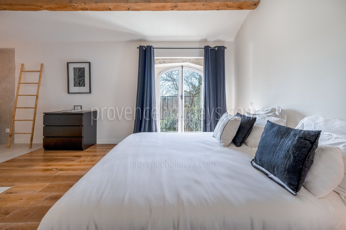 15 - Mas des Roches: Villa: Bedroom