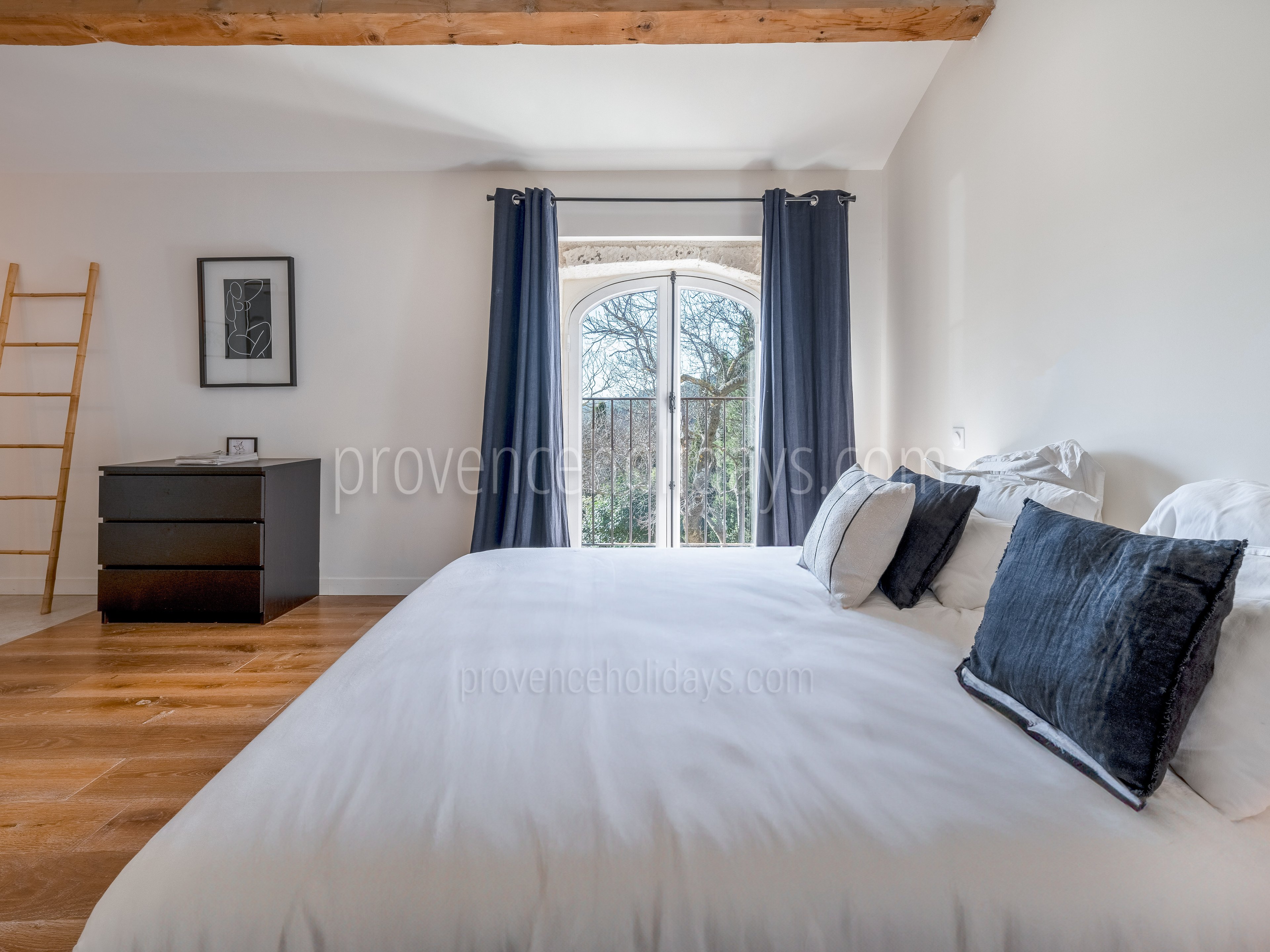 15 - Mas des Roches: Villa: Bedroom