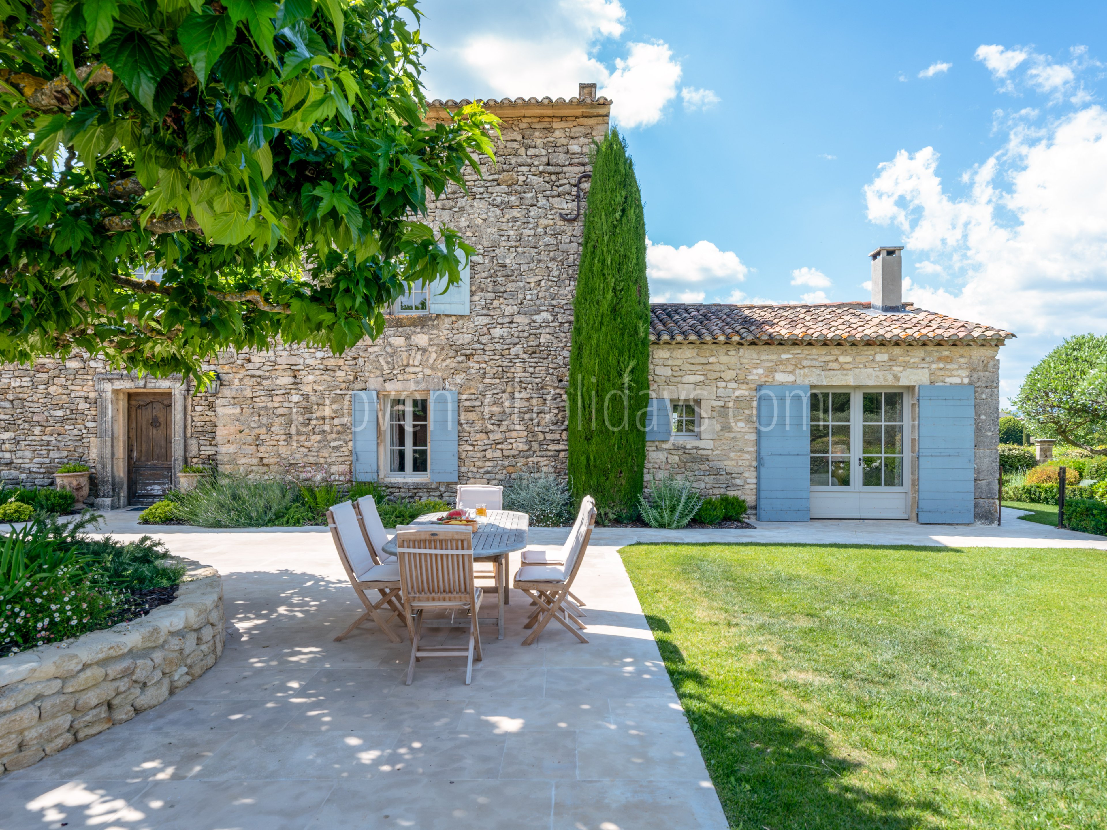 8 - Mas du Fort: Villa: Exterior