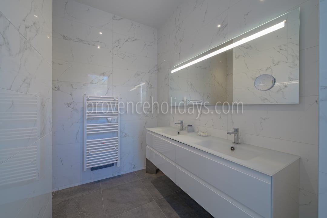 15 - Villa Summer: Villa: Bathroom
