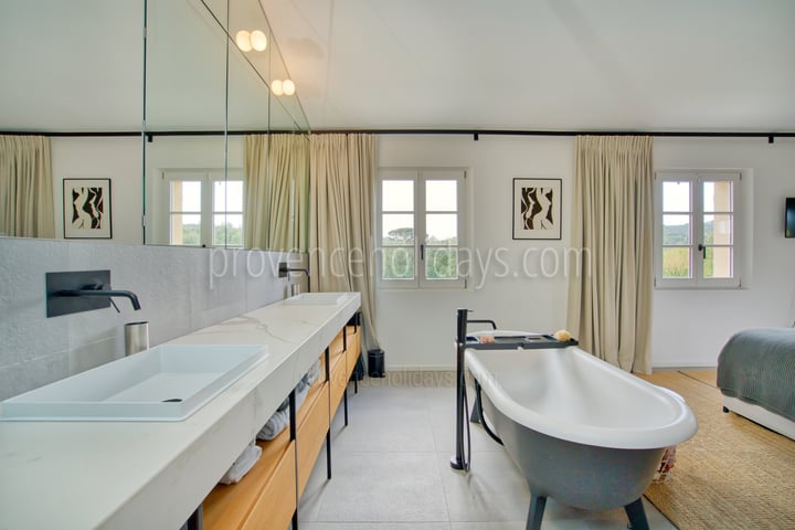 23 - Refuge d\'Azur: Villa: Bathroom