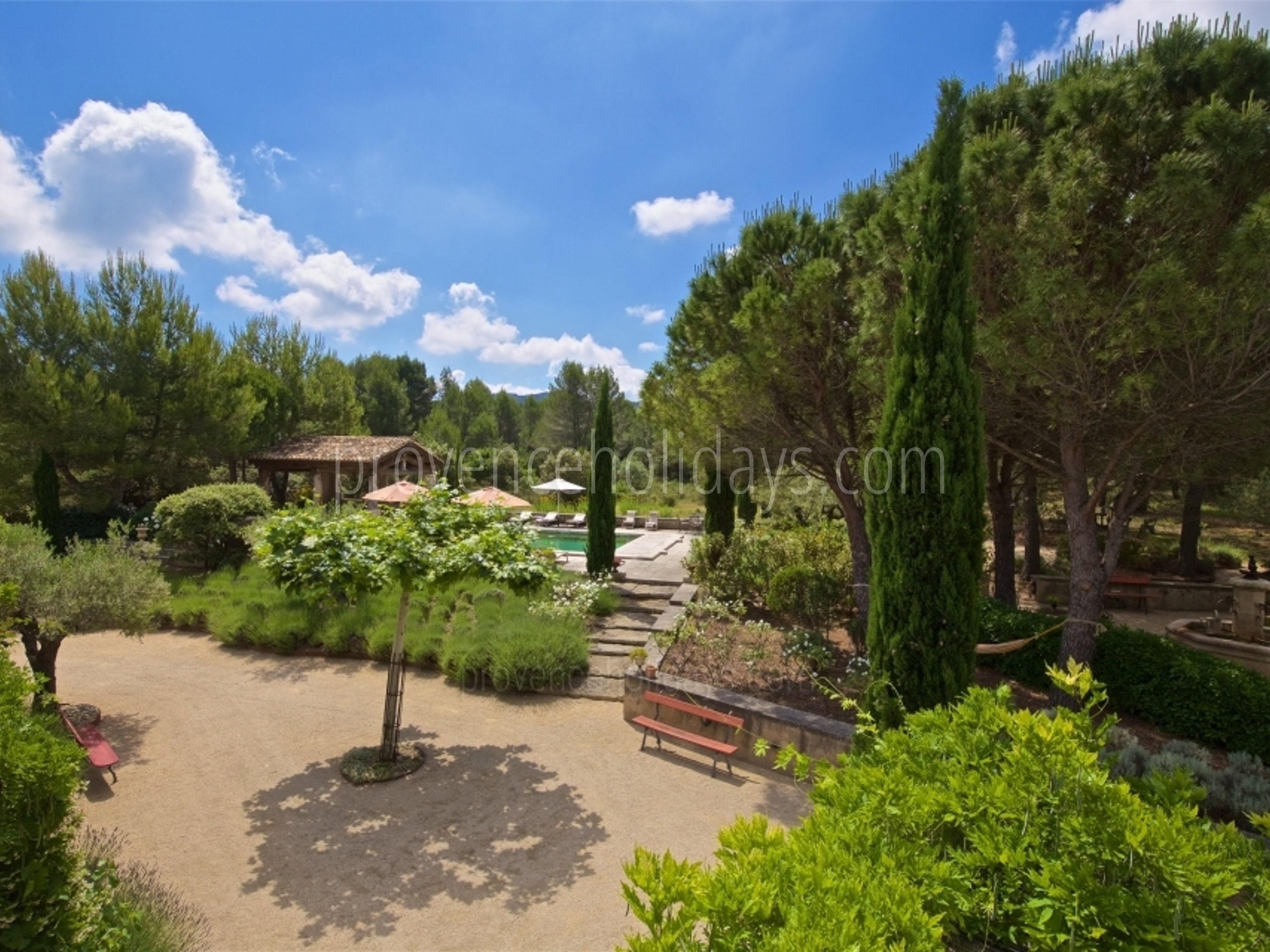 36 - Le Mas des Lavandes: Villa: Exterior