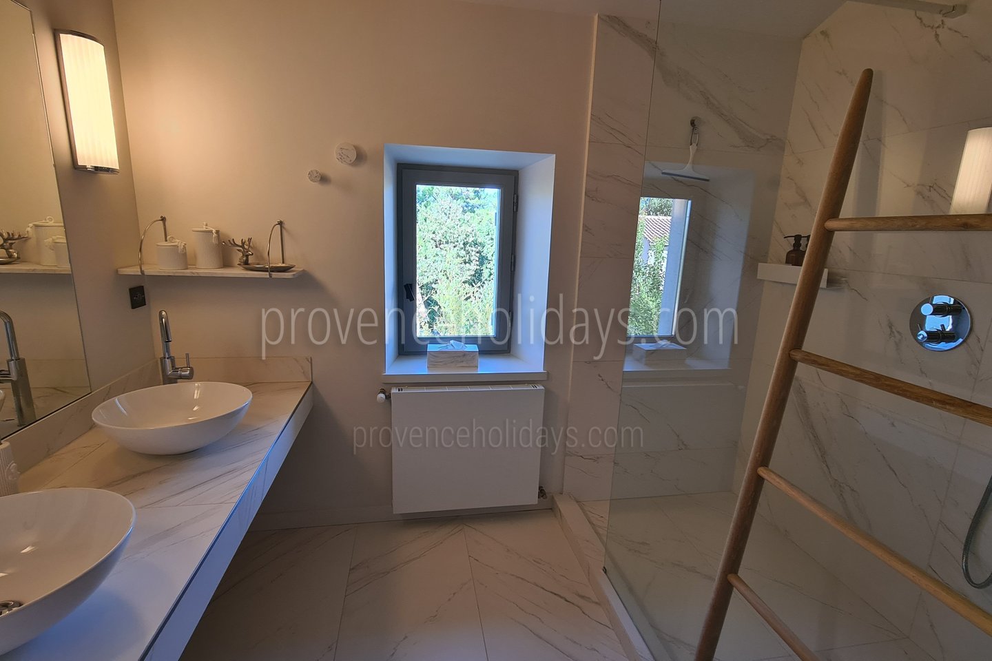 64 - Mas Van Gogh: Villa: Bathroom