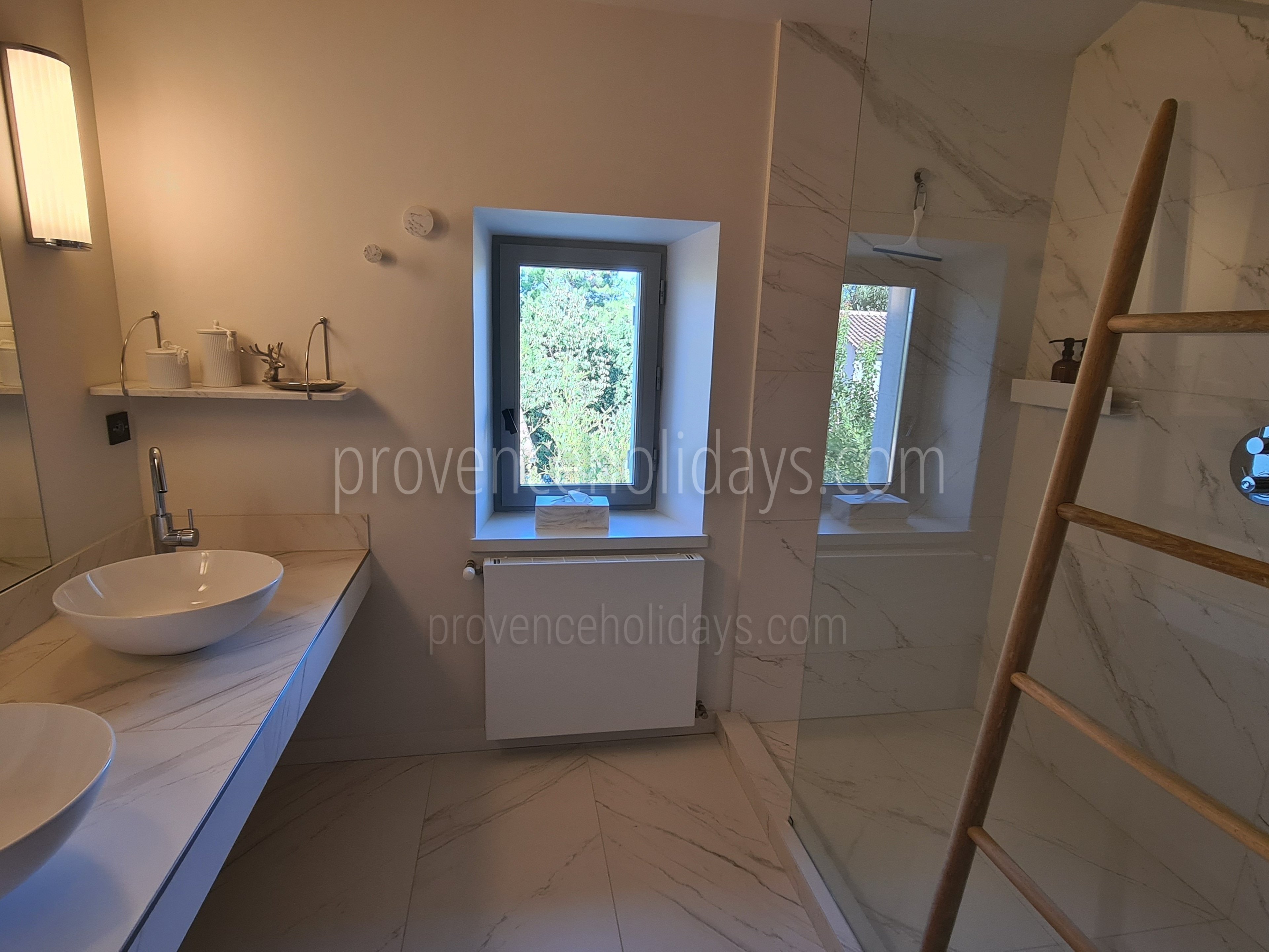 64 - Mas Van Gogh: Villa: Bathroom