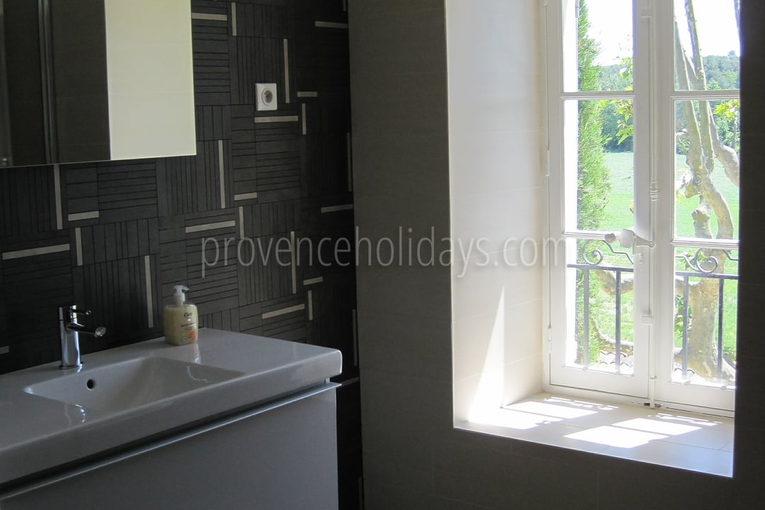 51 - Mas Lambesc: Villa: Bathroom
