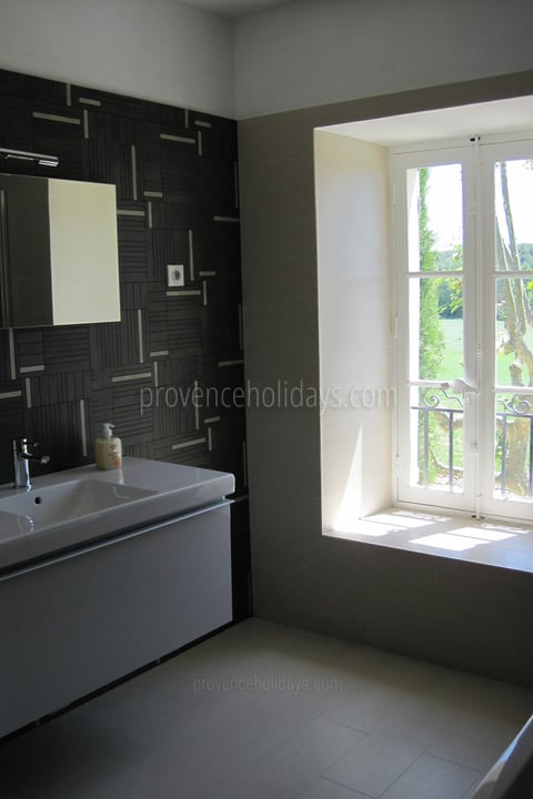 51 - Mas Lambesc: Villa: Bathroom