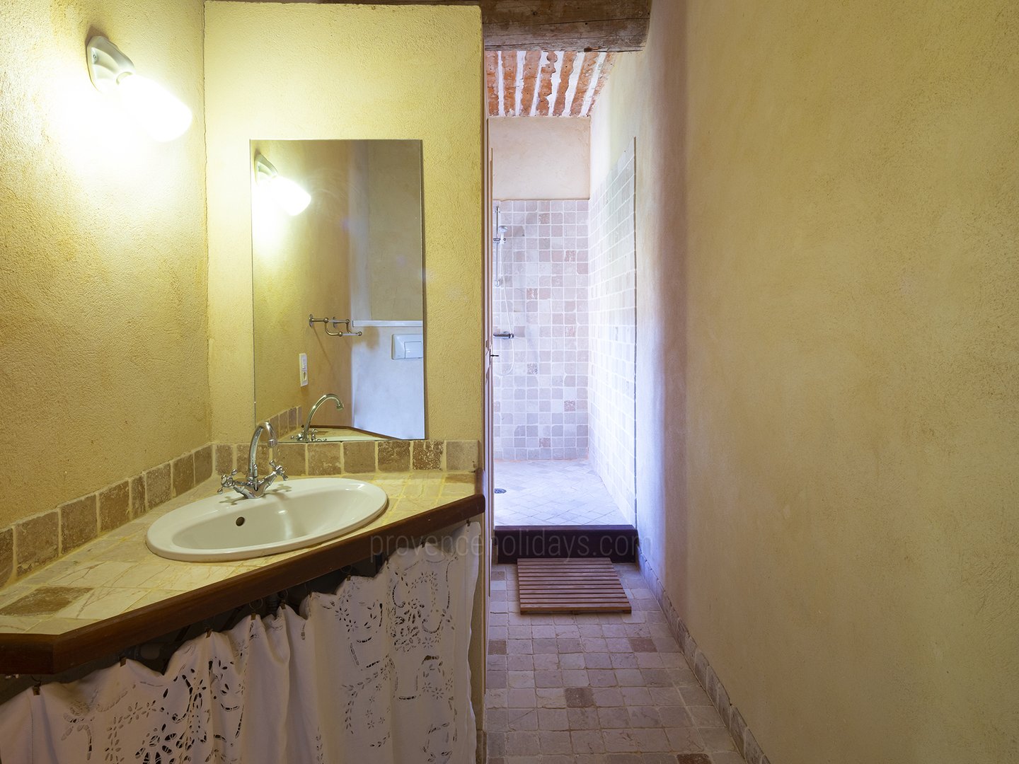 11 - Mas Luberon: Villa: Bathroom